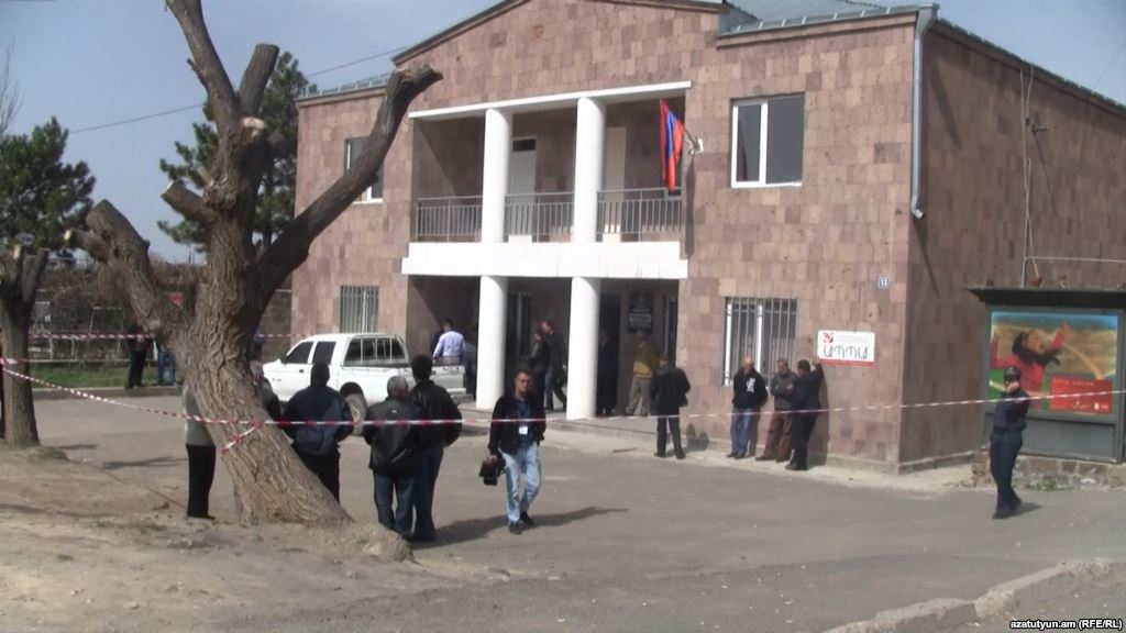 Armenia -- The building of local administration in Proshian village. 02Apr2013 (photo by azatutuyn.am RFE/RL)